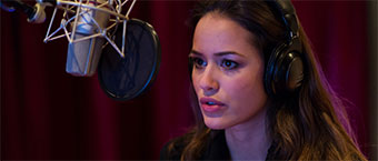Alice David est la voix francaise de